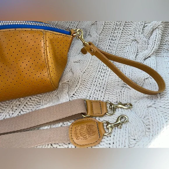 Blair Ritchey BB Voyager in Perforated Ginger with Ginger Wristlet Strap, EUC - Picture 3 of 15